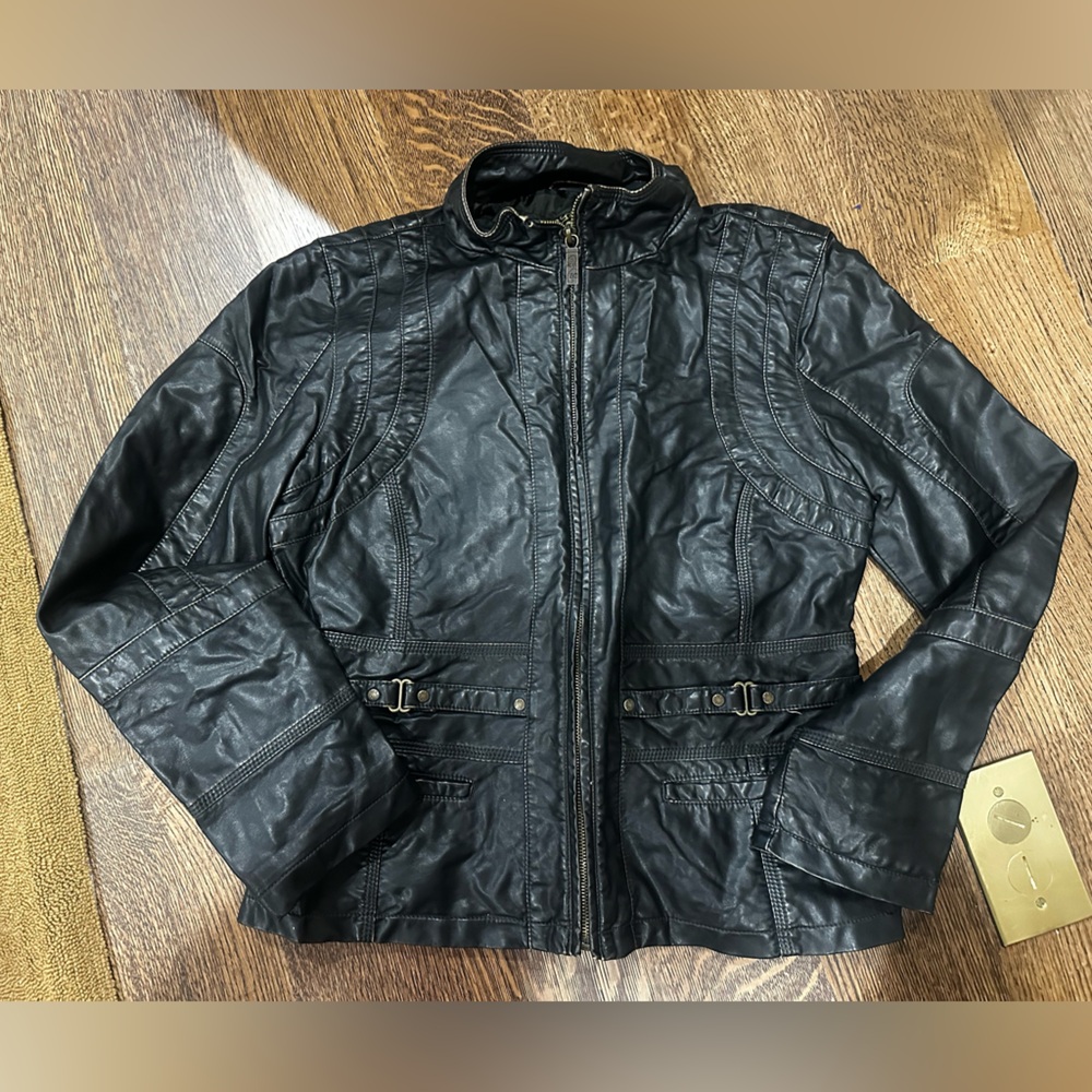 Women’s large faux leather jacket by big chill vintage large like new cond